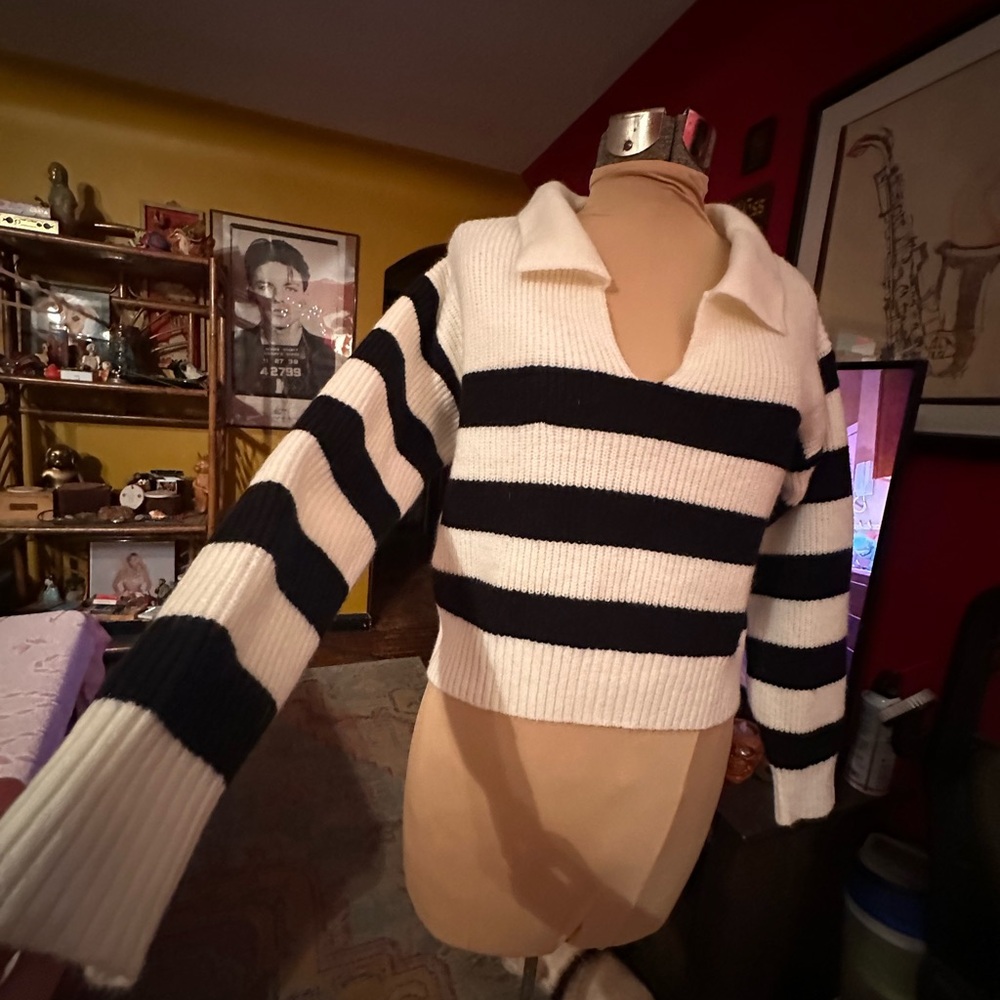 SHEIN Black & Cream Striped V-Neck Cropped Sweater